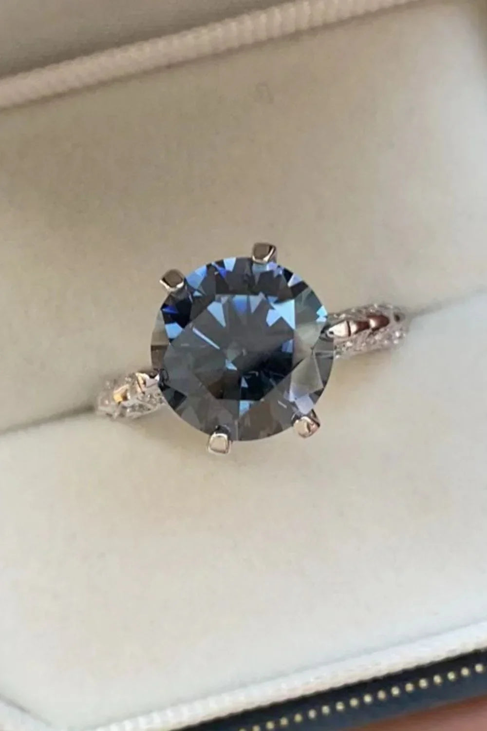 Anello Giulia - 5 Carat Moissanite Sterling Silver Shine Women's Ring Velanci