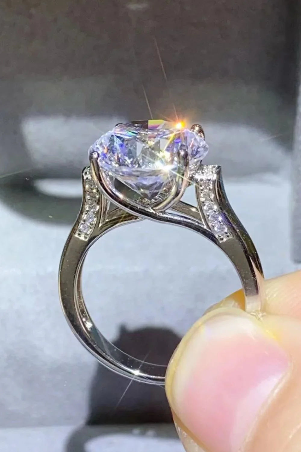 5 Carat Moissanite Ring Giovanna - Minimalist Brilliance Women's Ring Velanci