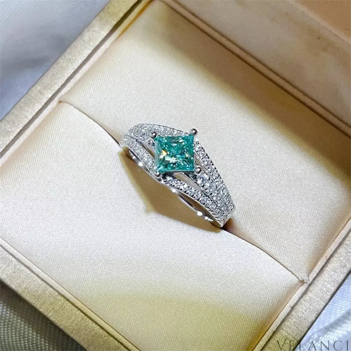 Ring Isabella - Everyday Brilliance, 1 Carat Moissanite Women's Ring Velanci