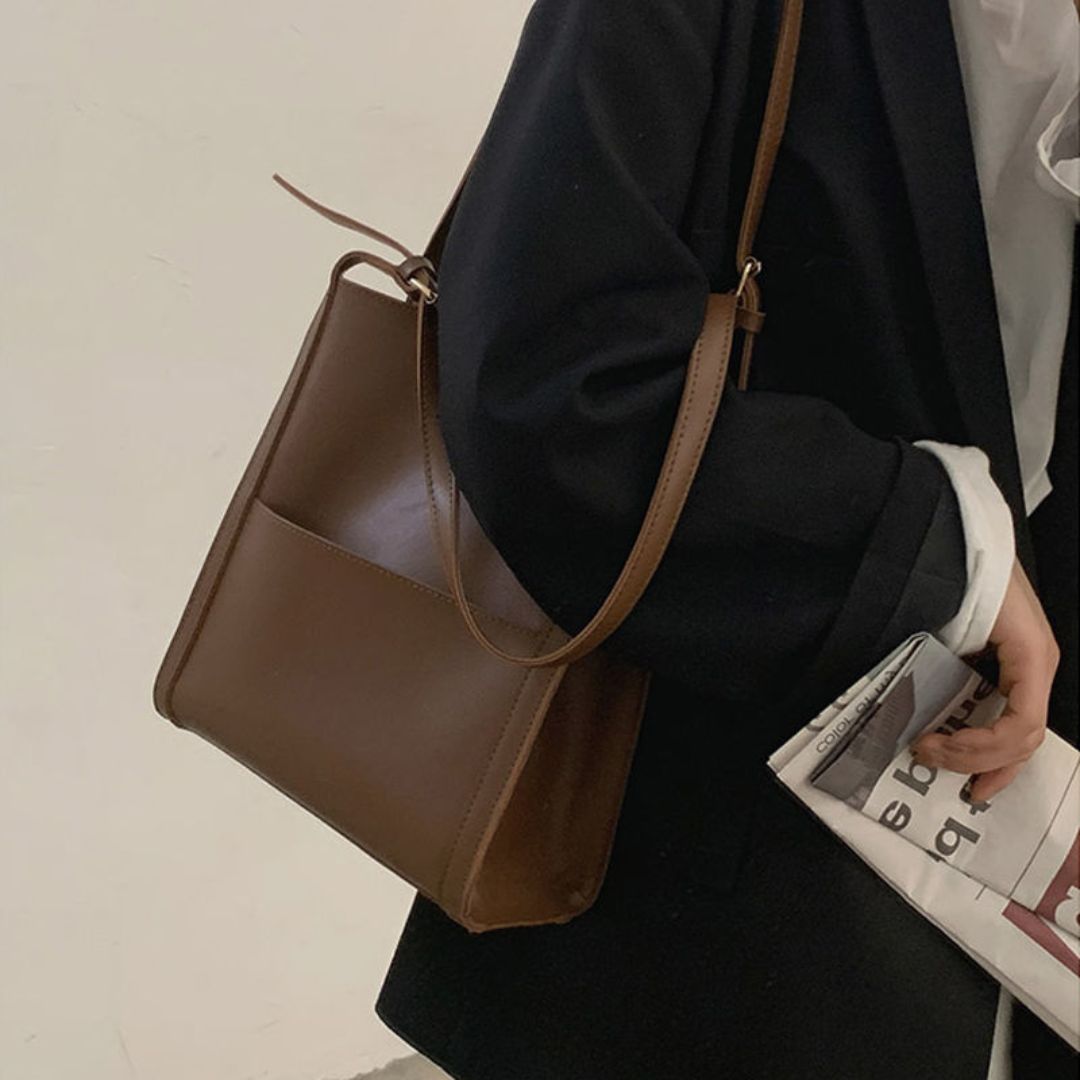 Velanci Royal Handbag: A Touch of Regal Elegance