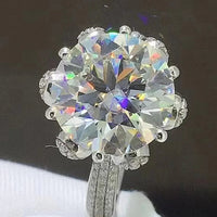 Minimalist Ring Giulia - 5 Carat Moissanite Sparkle Women's Ring Velanci