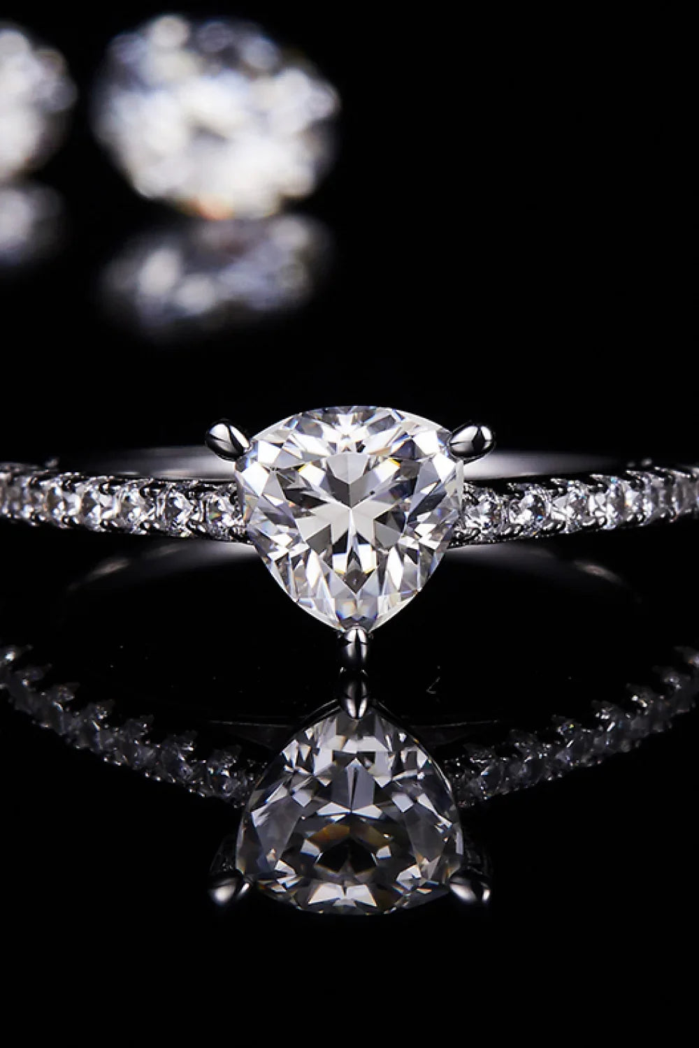 Ring Raffaella - 1ct Triangle Moissanite Silver Band Women's Ring Velanci