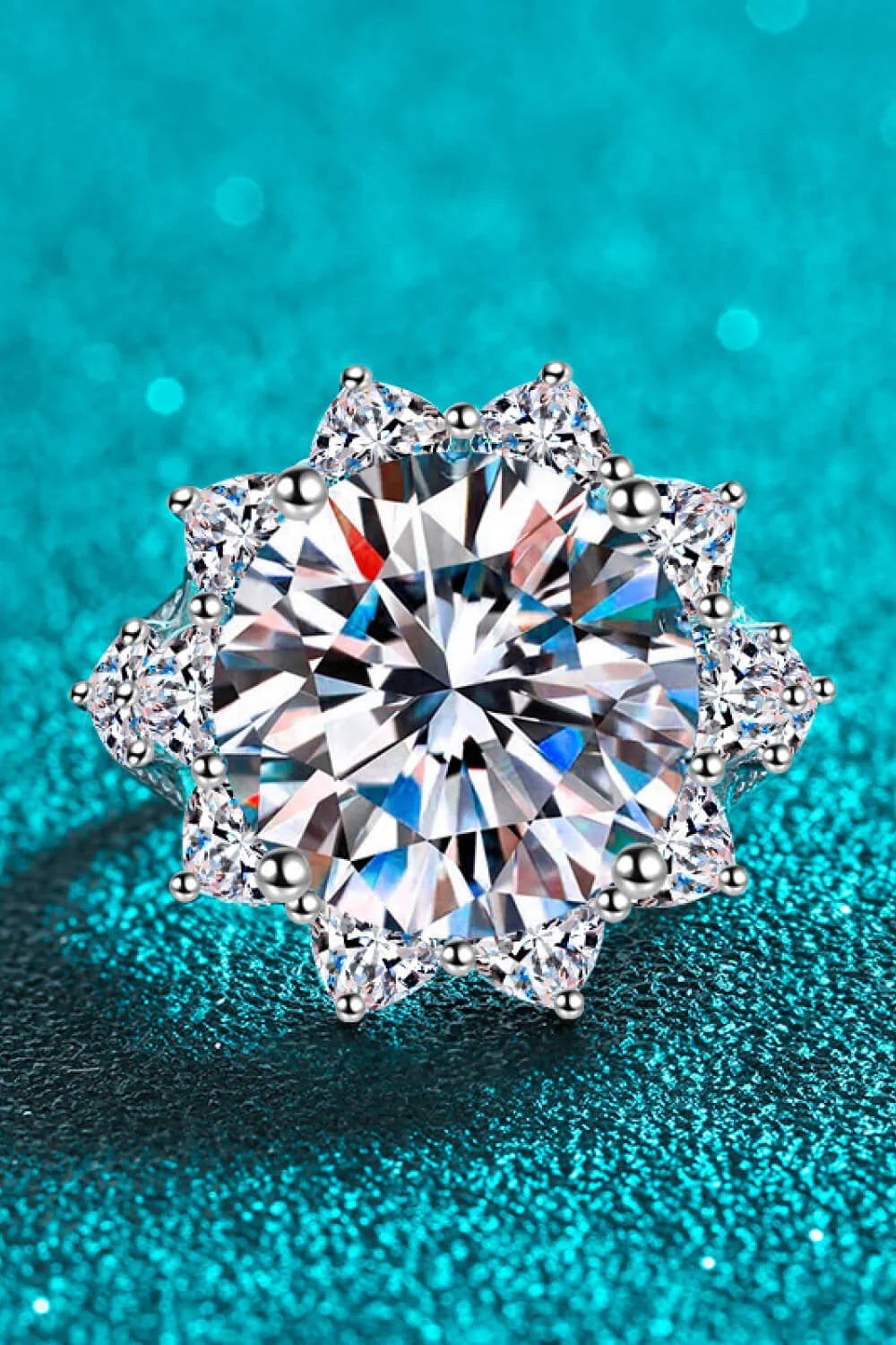 Ring Isabella - 10 Carat Moissanite Flower Halo Sparkle Women's Ring Velanci