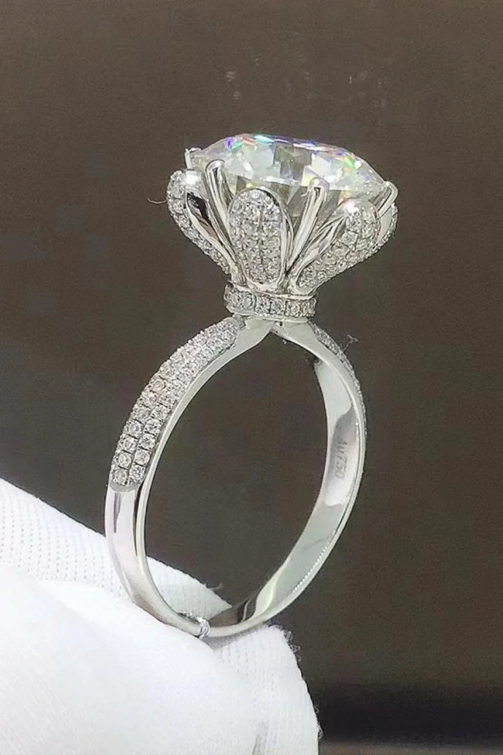 Minimalist Ring Giulia - 5 Carat Moissanite Sparkle Women's Ring Velanci