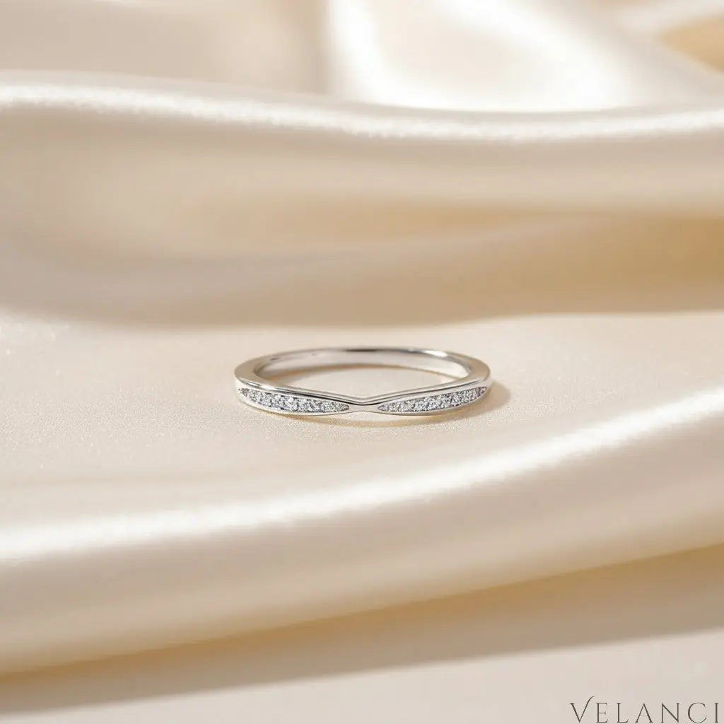 Moissanite Ring Alessia - Sleek Everyday Sparkle Accessory Velanci