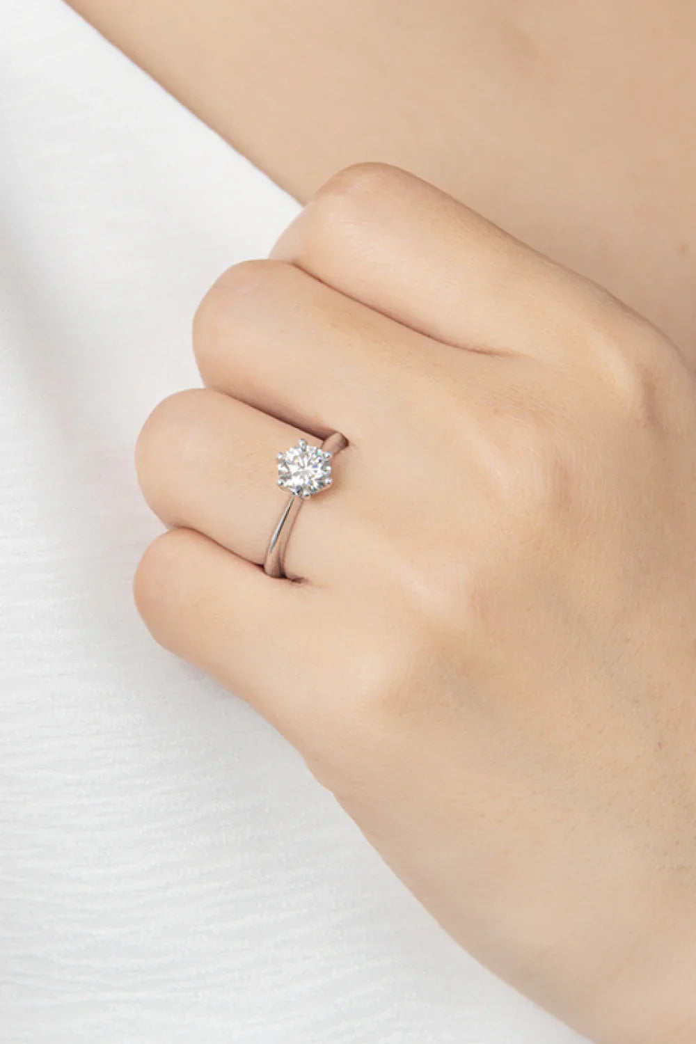 1 Carat Moissanite Ring Bianca - Sleek Minimalist Sparkle Women's Ring Velanci