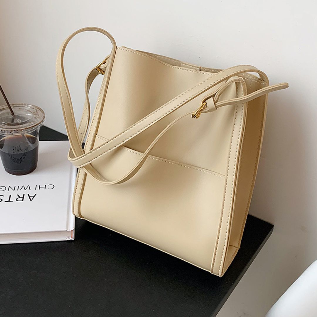 Velanci Royal Handbag: A Touch of Regal Elegance