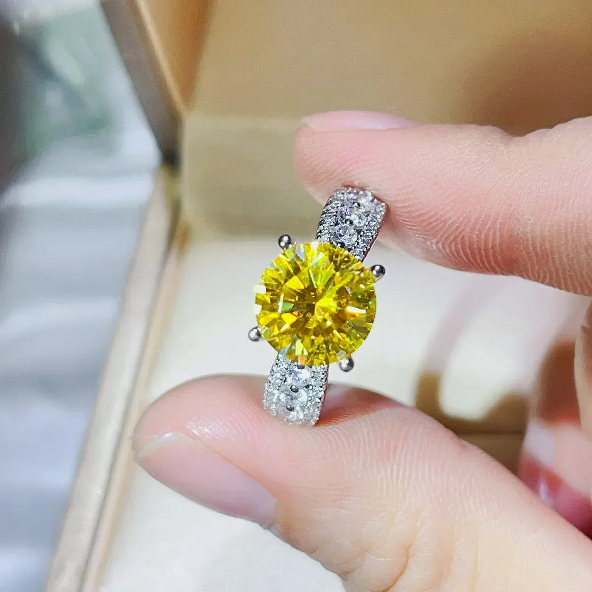 3 Carat Moissanite Ring Giovanna - Everyday Sparkle Women's Ring Velanci