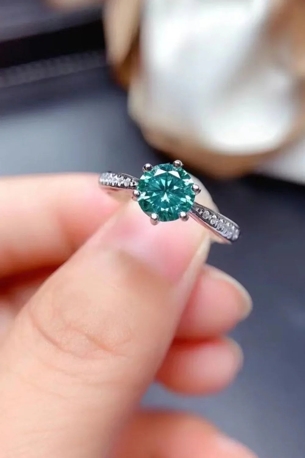 Ring Giulia - Emerald Green 2 Carat Moissanite, Sterling Women's Ring Velanci