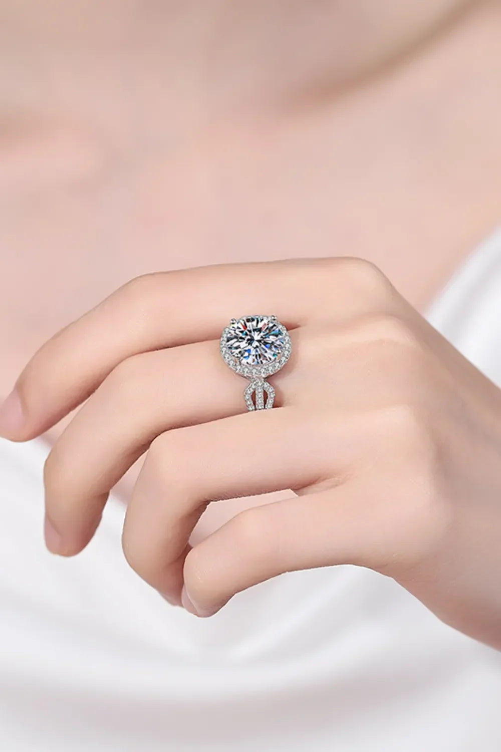Ring Alessia - 5 Carat Moissanite Sterling Silver Halo Women's Ring Velanci