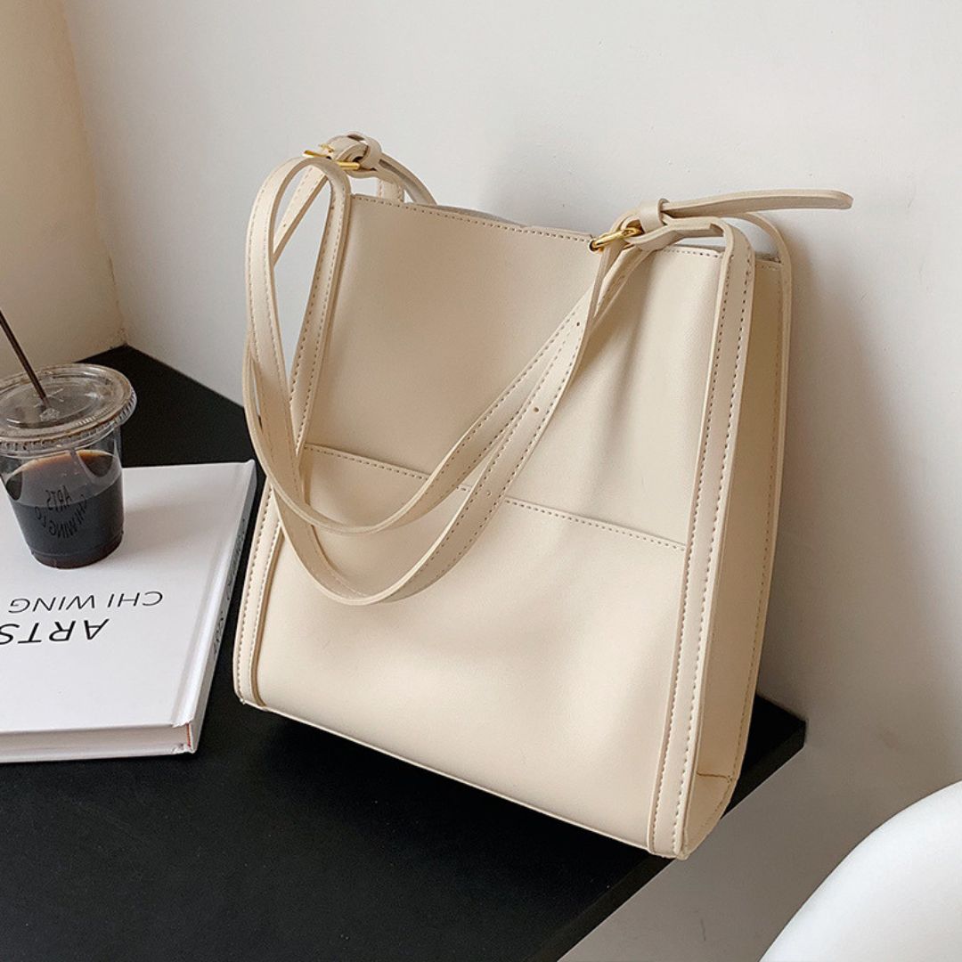 Velanci Royal Handbag: A Touch of Regal Elegance