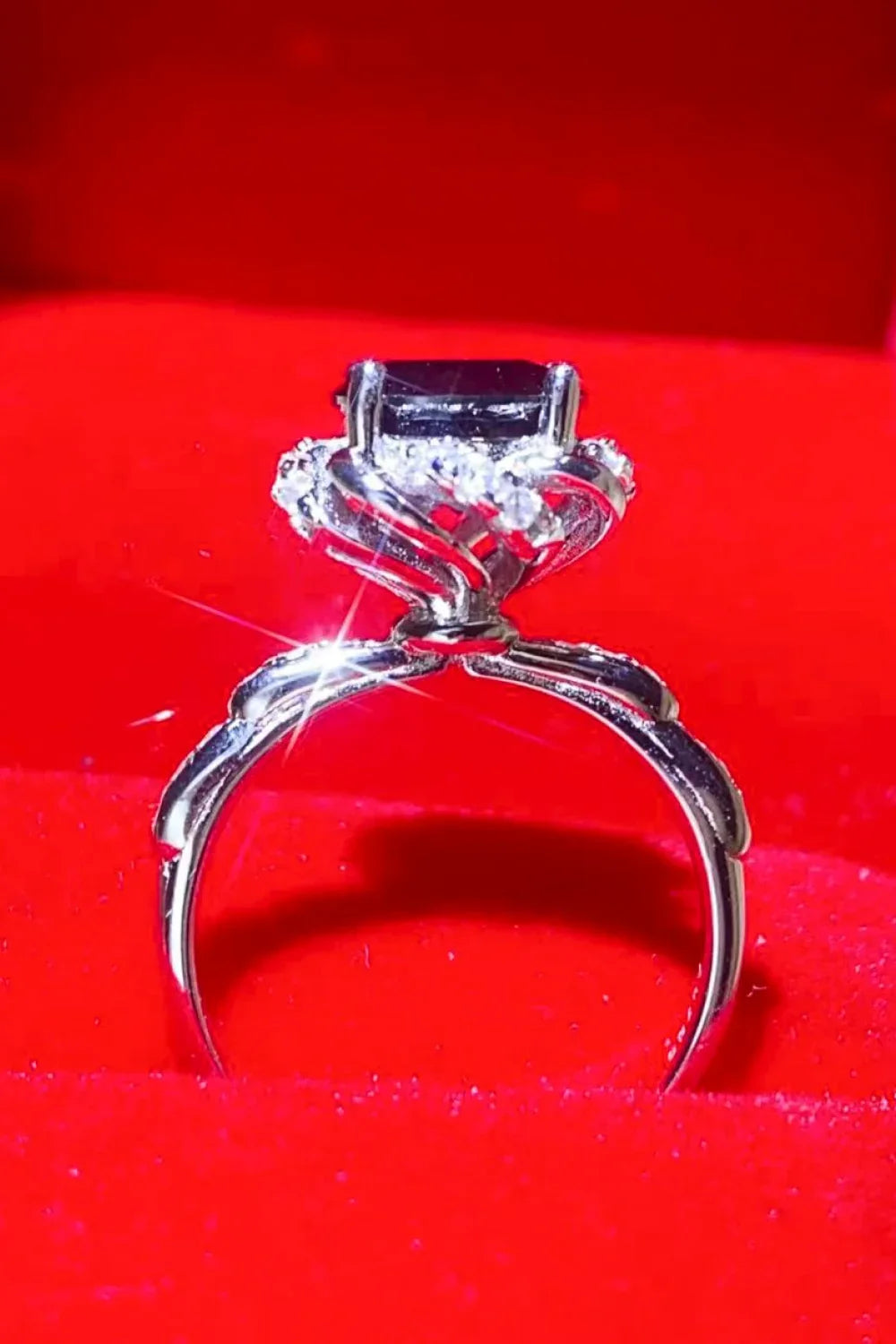 Minimalist 2 Carat Moissanite Floral Ring Lia - Black Halo Women's Ring Velanci