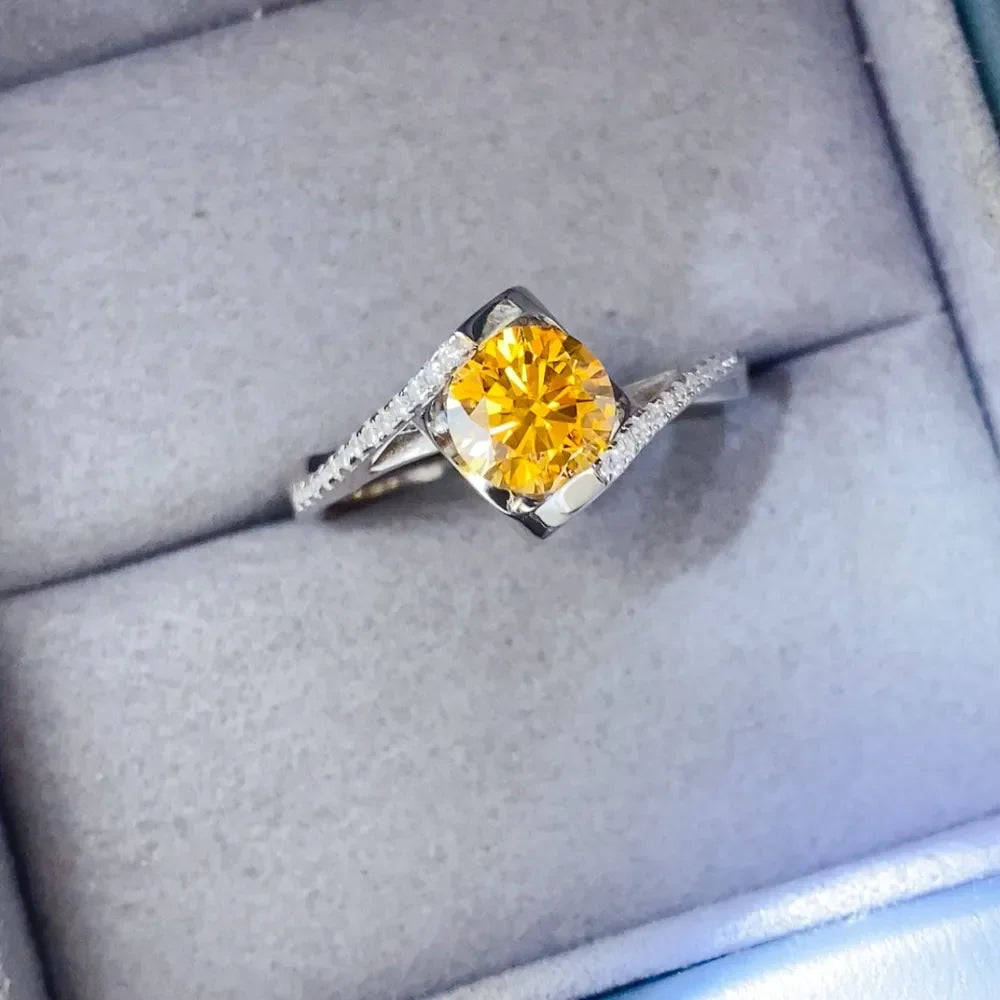 Ring Giovanna - 1 Carat Moissanite Sterling Silver Shine Women's Ring Velanci