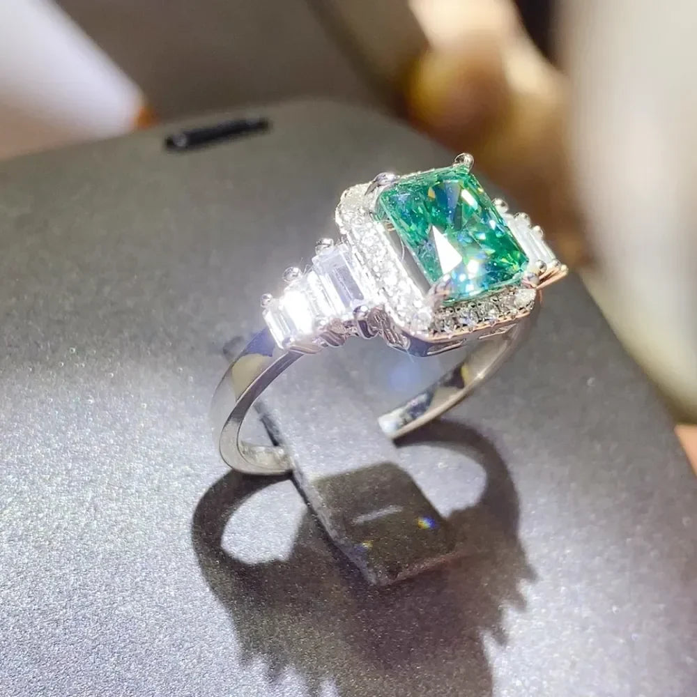 Ring Alessia - 2 Carat Emerald Moissanite Halo Setting Women's Ring Velanci