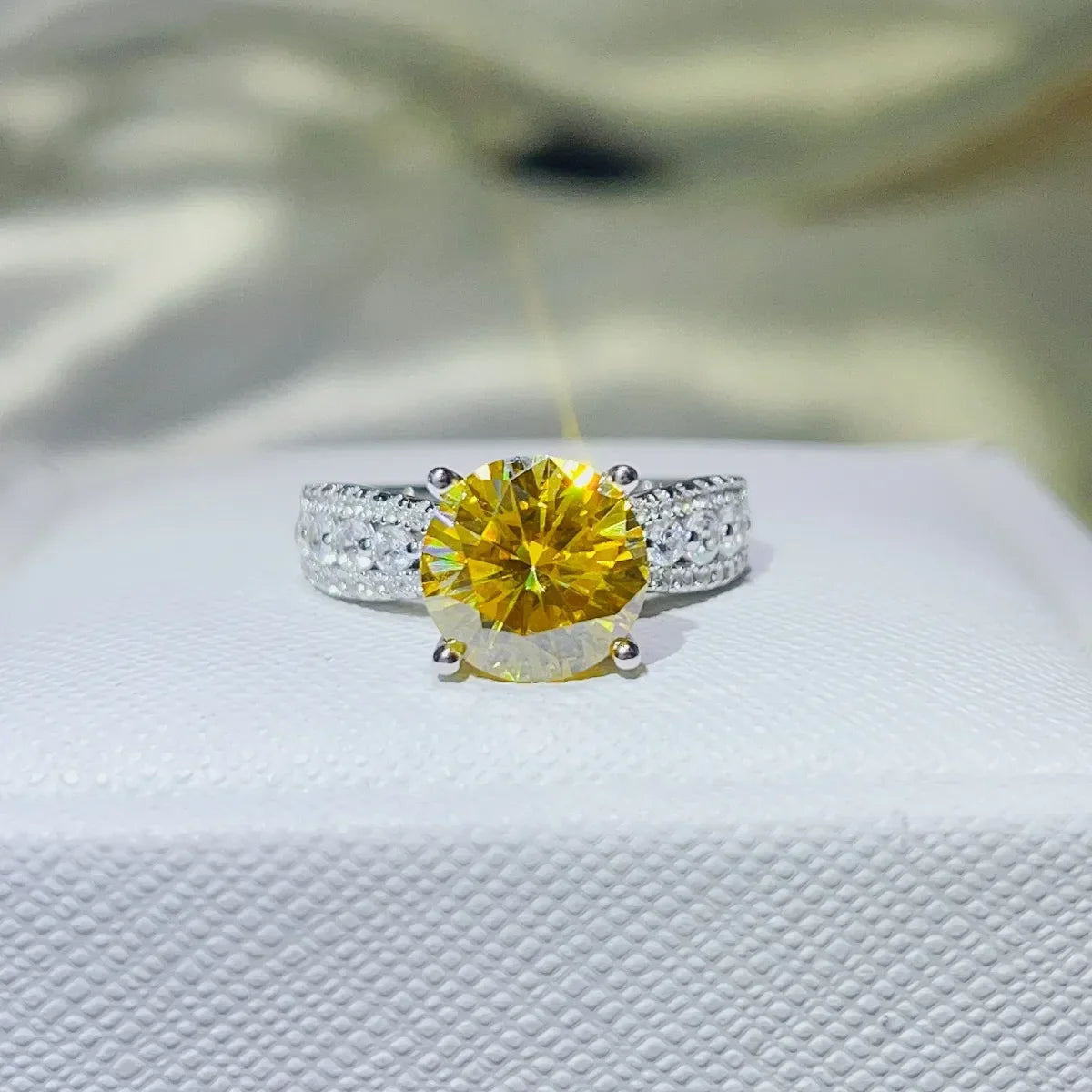 3 Carat Moissanite Ring Giovanna - Everyday Sparkle Women's Ring Velanci