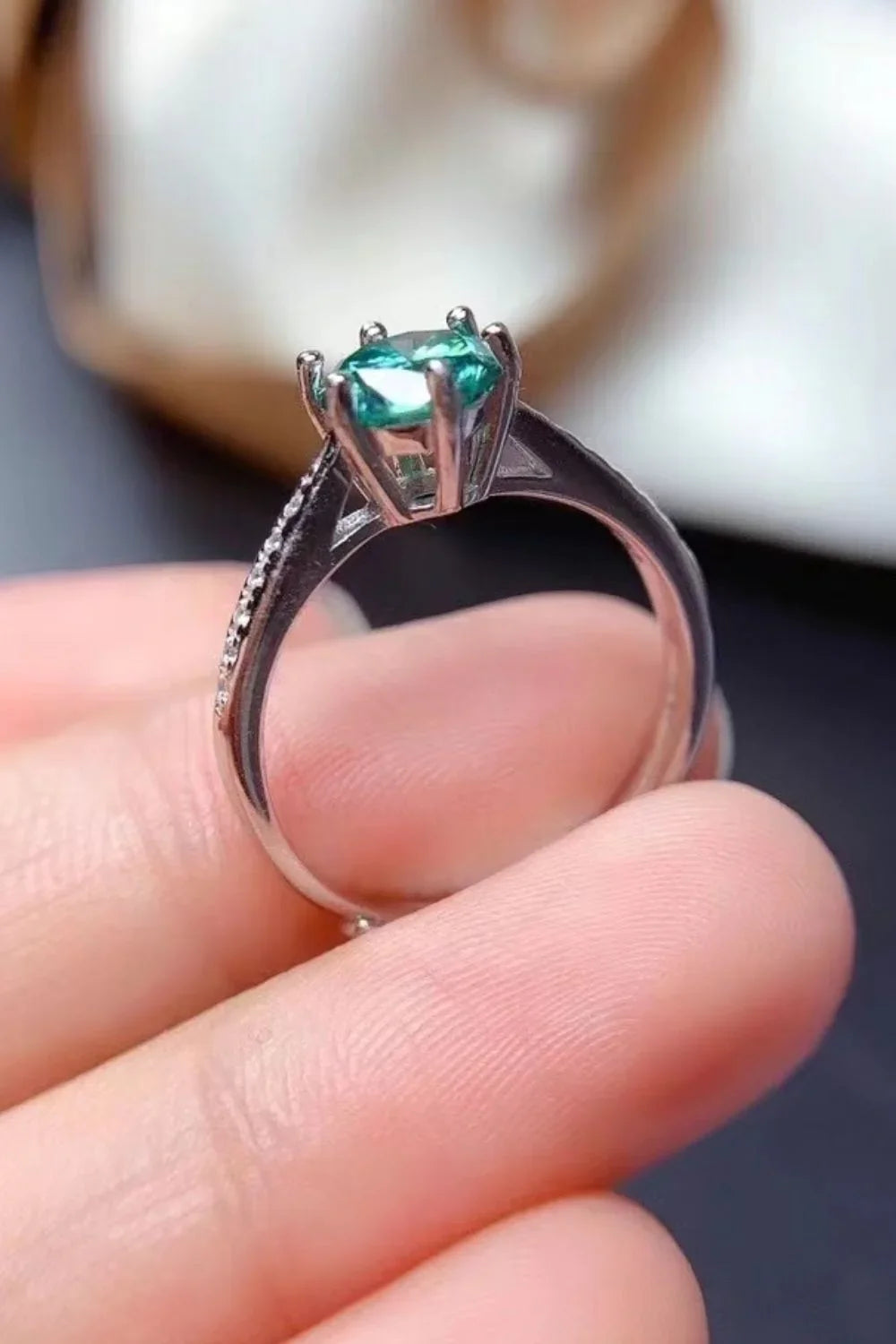 Ring Giulia - Emerald Green 2 Carat Moissanite, Sterling Women's Ring Velanci