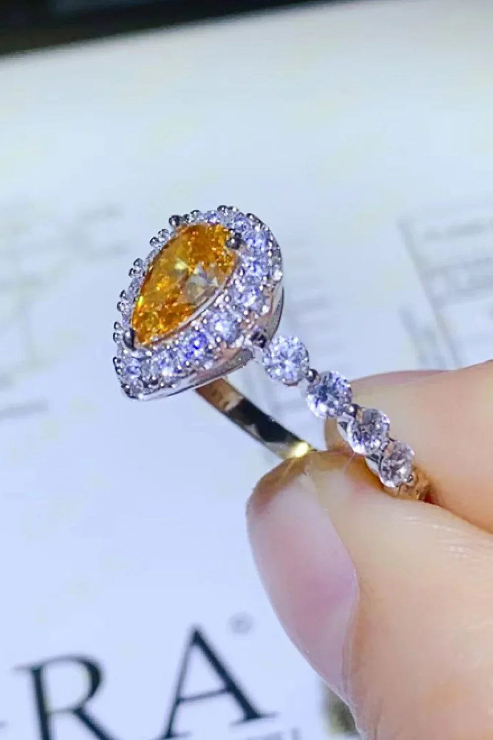 Teardrop Ring Isabella - 1 Carat Moissanite Contrast Women's Ring Velanci