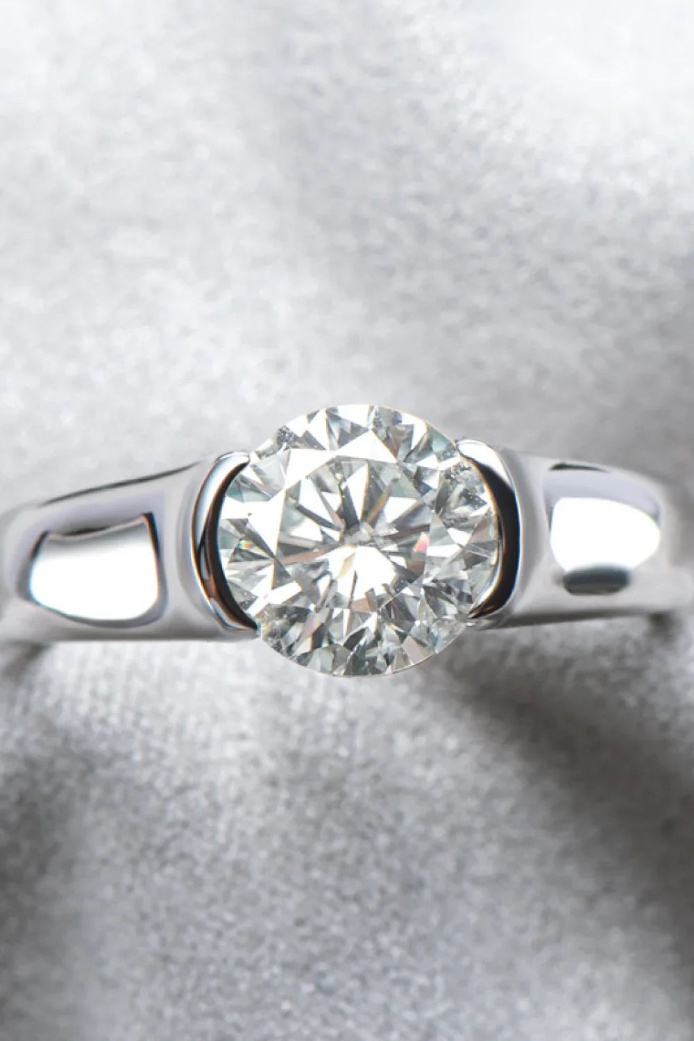 Ring Alessia - 2 Carat Moissanite, Platinum-Plated Women's Ring Velanci