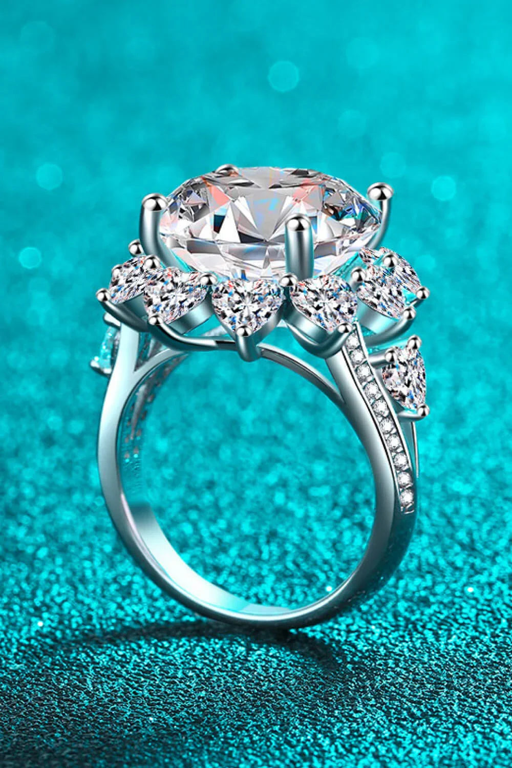 Ring Isabella - 10 Carat Moissanite Flower Halo Sparkle Women's Ring Velanci