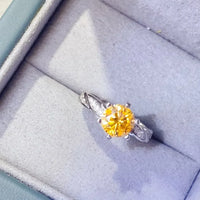 Elegant 2 Carat Moissanite Ring Giulia - Classic Glow Women's Ring Velanci
