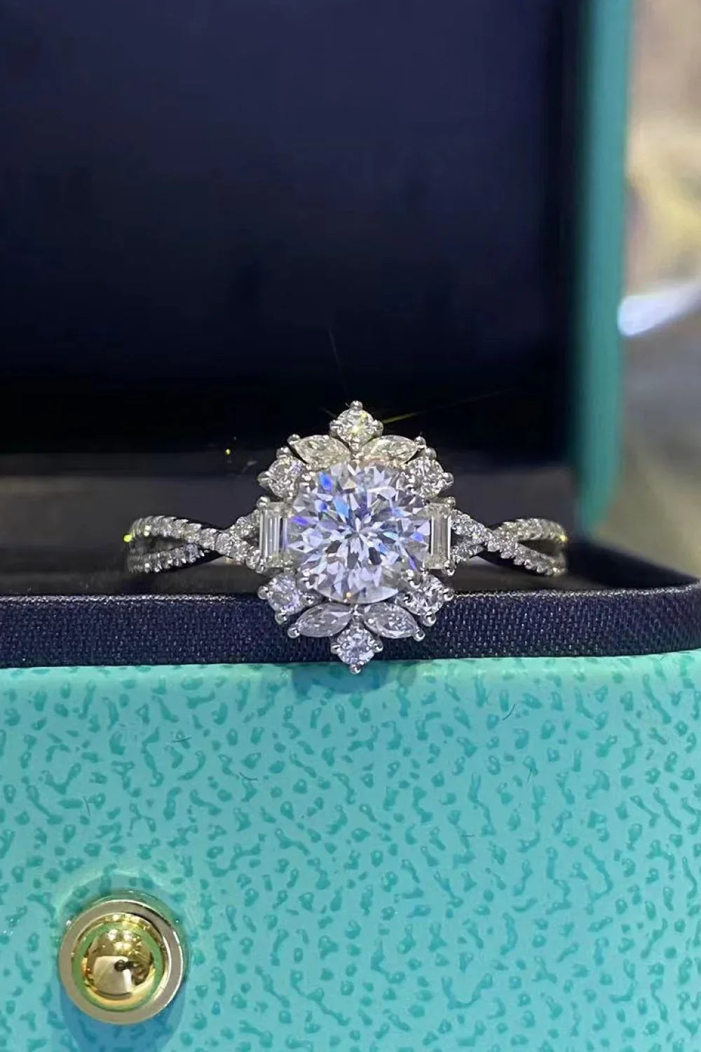 Ring Isabella - Floral 2 Carat Moissanite Crisscross Women's Ring Velanci