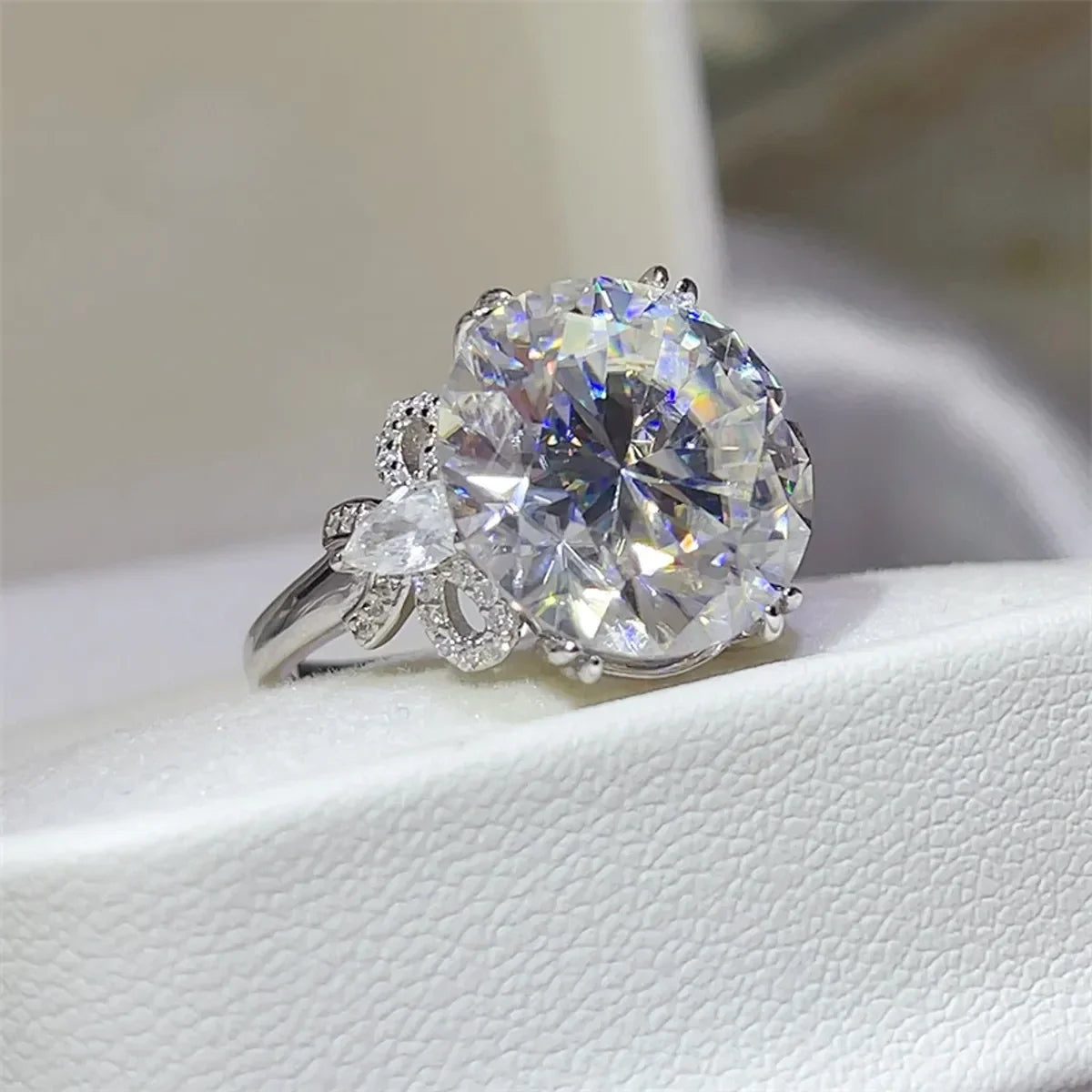 10 Carat Moissanite Ring Isabella - Coastal Sparkle Women's Ring Velanci