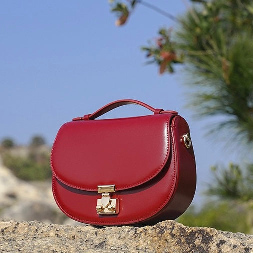 Sophisticated Leather Saddle Bag – Elegant Everyday Companion