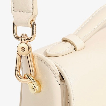 Sophisticated Leather Saddle Bag – Elegant Everyday Companion