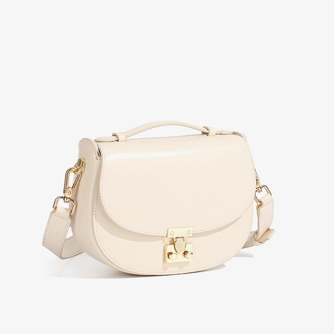 Sophisticated Leather Saddle Bag – Elegant Everyday Companion