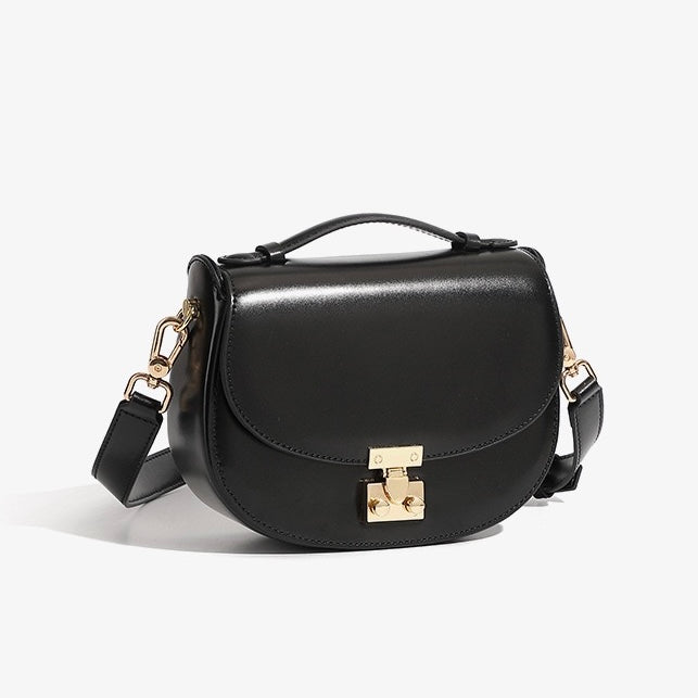 Sophisticated Leather Saddle Bag – Elegant Everyday Companion