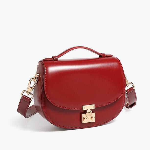 Sophisticated Leather Saddle Bag – Elegant Everyday Companion