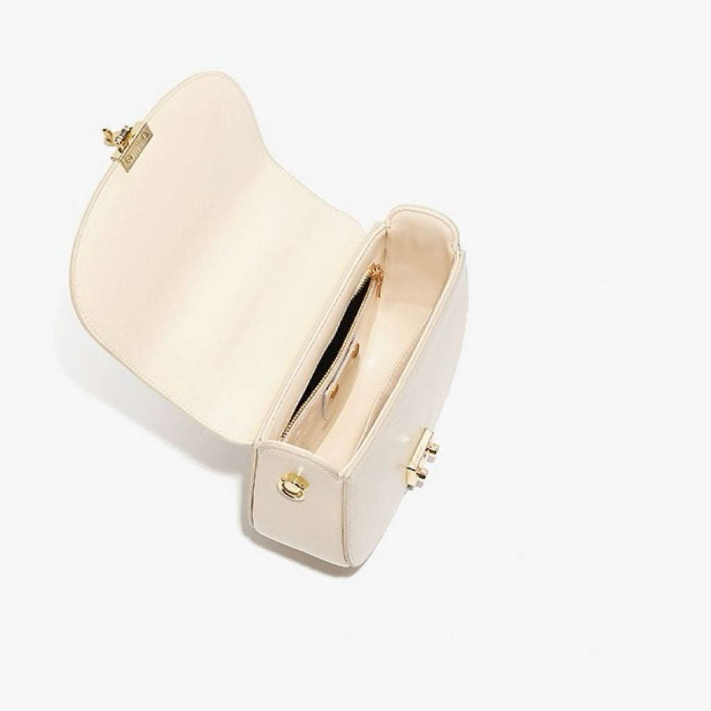 Sophisticated Leather Saddle Bag – Elegant Everyday Companion