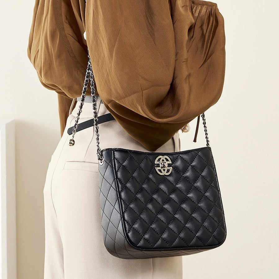 Genuine Cowhide Chain Bucket Bag – Elegant Commuter Tote