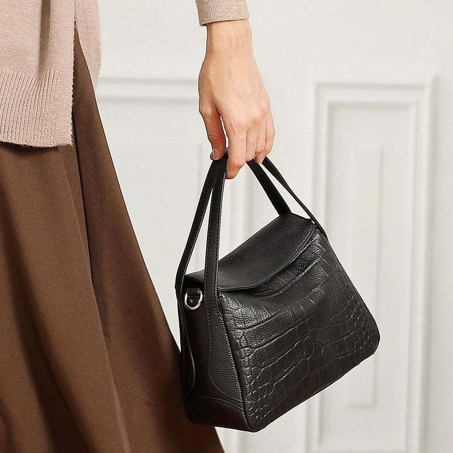 Croc-Embossed Leather Crossbody Bag for the Modern Woman
