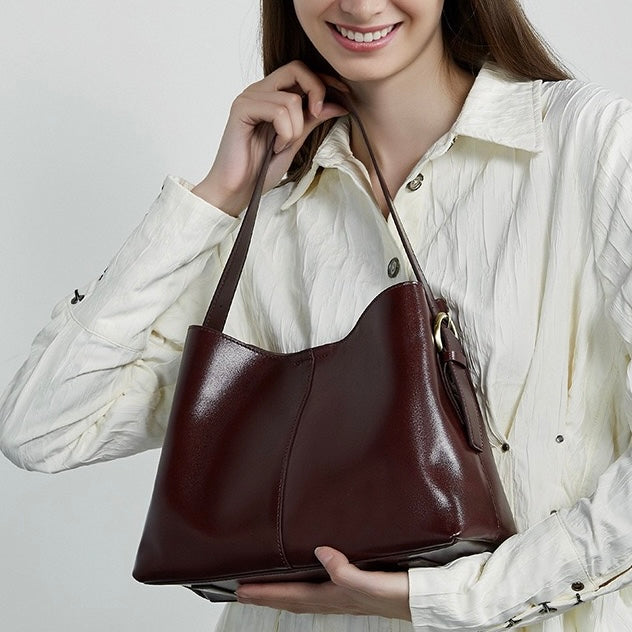 Elegant Vegetable-Tanned Leather Tote Bag with Dual Carrying Options