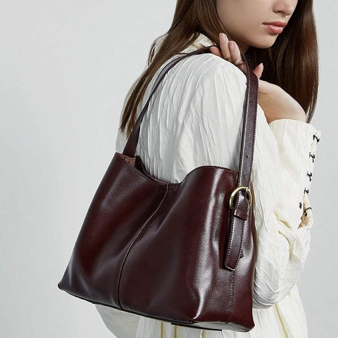 Elegant Vegetable-Tanned Leather Tote Bag with Dual Carrying Options