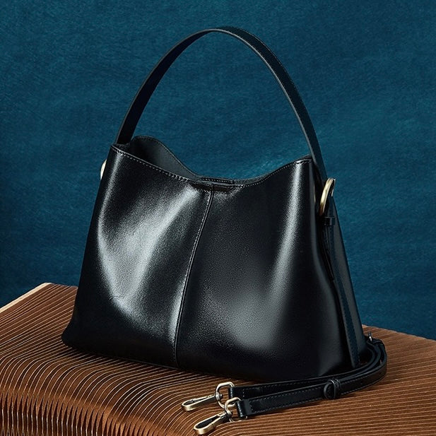 Elegant Vegetable-Tanned Leather Tote Bag with Dual Carrying Options