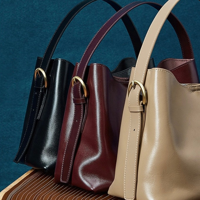 Elegant Vegetable-Tanned Leather Tote Bag with Dual Carrying Options