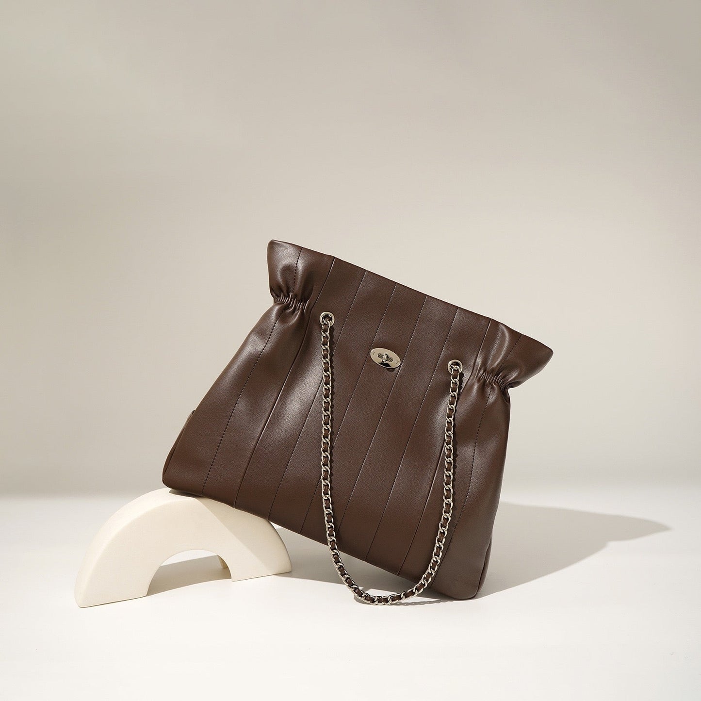 Elegant Leather Chain Shoulder Bag with Ample Space
