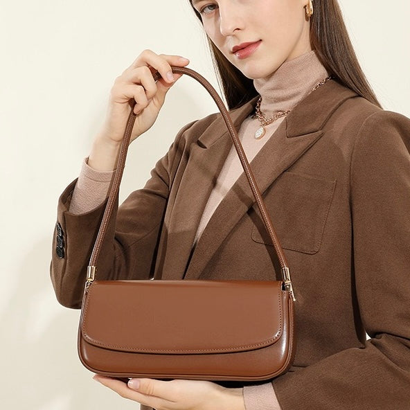 Elevate Your Everyday: Women’s Luxury Leather Minimalist Saddle Tote 2025