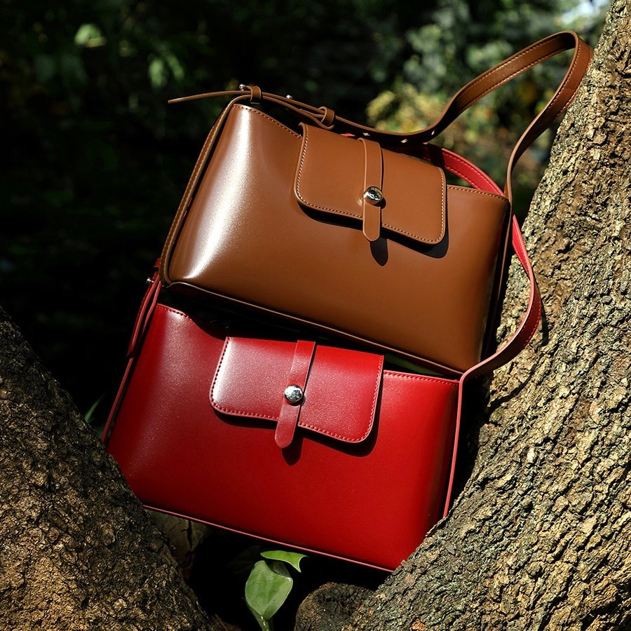 Elegance Redefined: Versatile Leather Handheld & Shoulder Bag