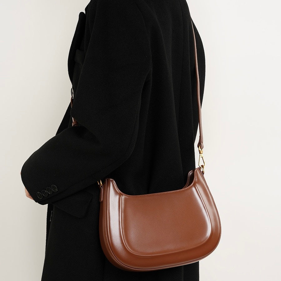 Vintage Leather Saddle Crossbody Bag for the Elegant Woman