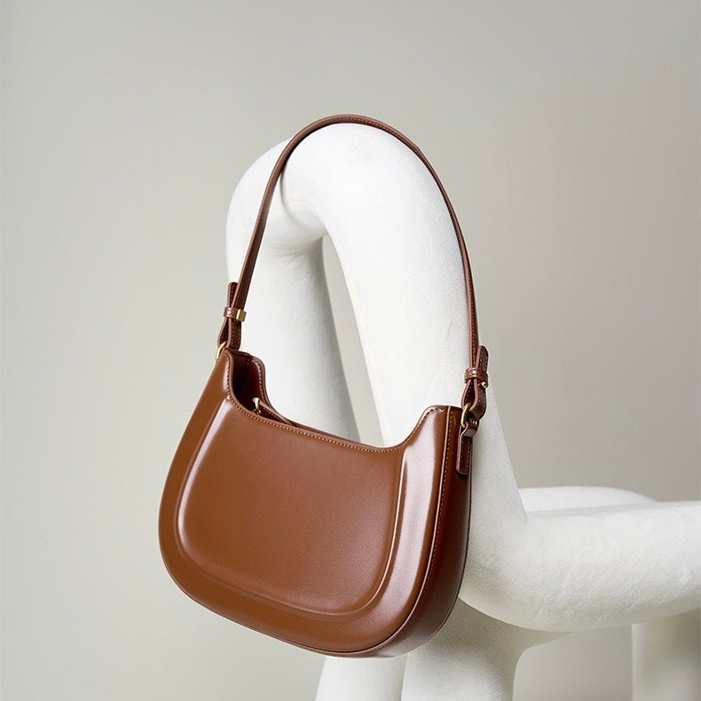 Vintage Leather Saddle Crossbody Bag for the Elegant Woman