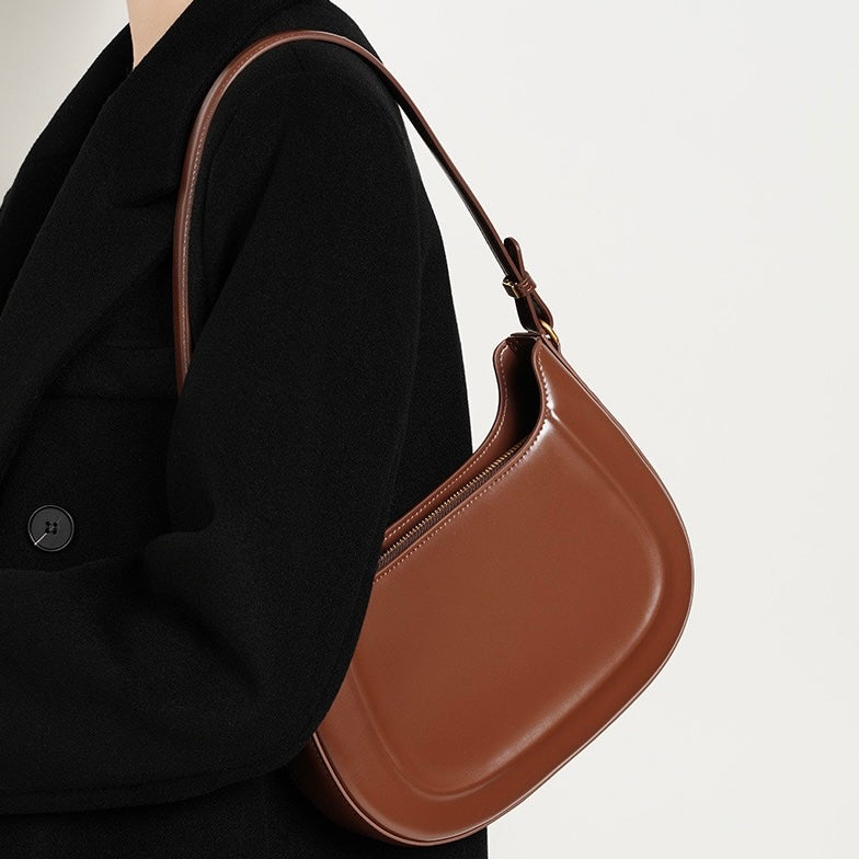 Vintage Leather Saddle Crossbody Bag for the Elegant Woman