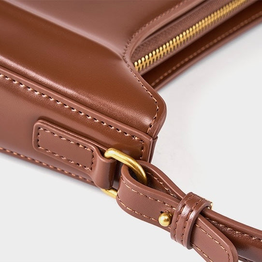 Vintage Leather Saddle Crossbody Bag for the Elegant Woman