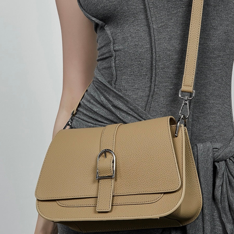 Exquisite Minimalist Leather Saddle Bag for Elegant Commuting