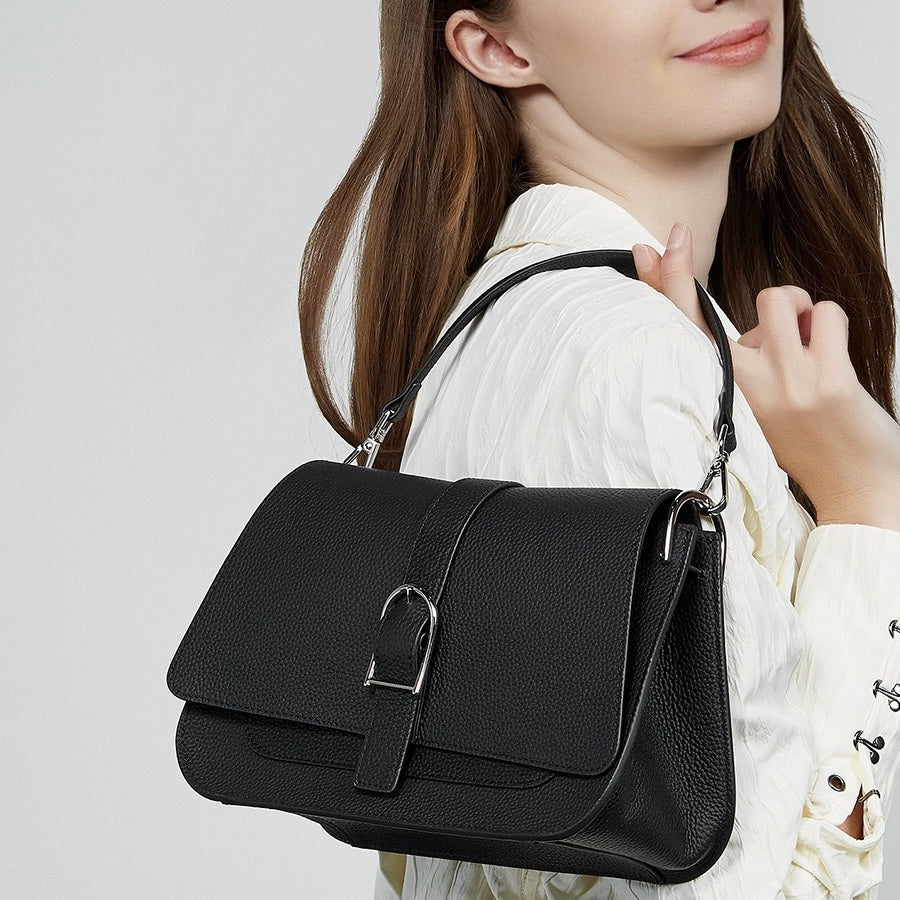 Exquisite Minimalist Leather Saddle Bag for Elegant Commuting