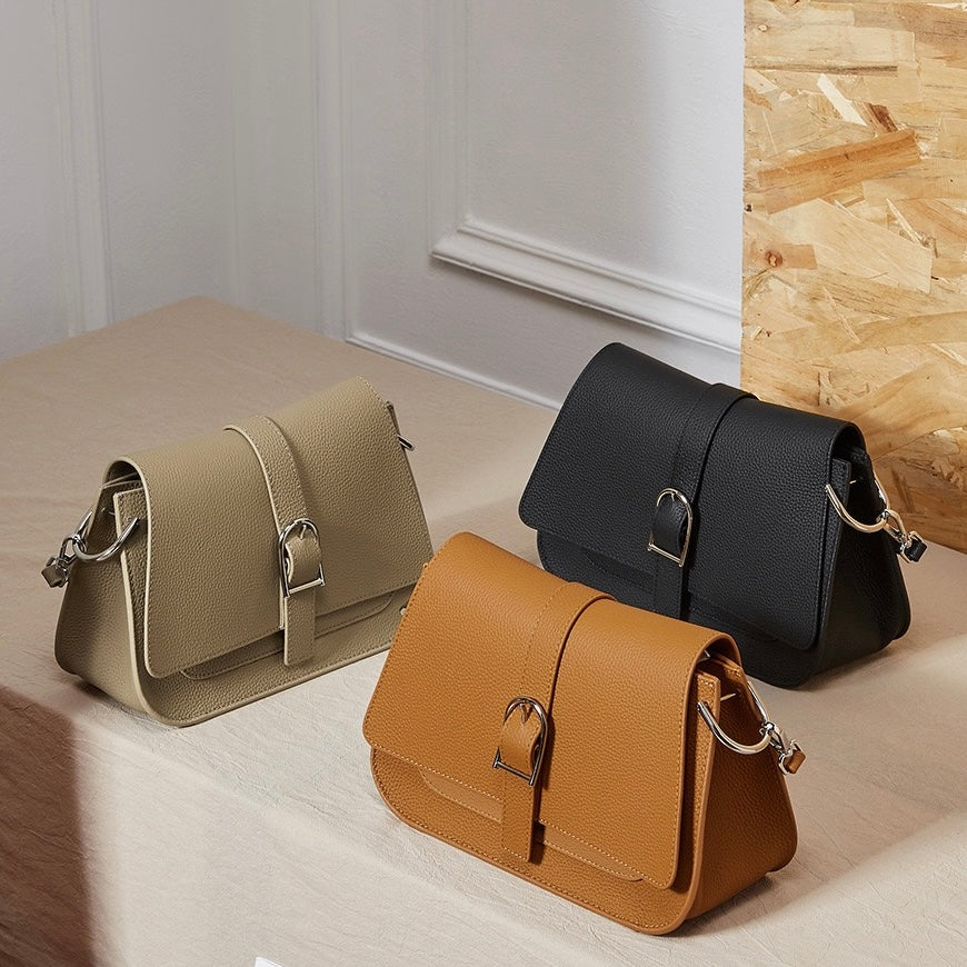 Exquisite Minimalist Leather Saddle Bag for Elegant Commuting