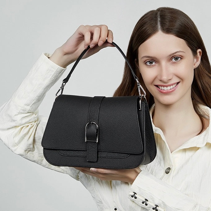 Exquisite Minimalist Leather Saddle Bag for Elegant Commuting