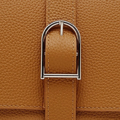 Exquisite Minimalist Leather Saddle Bag for Elegant Commuting